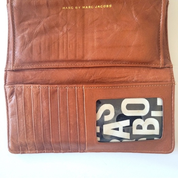 MARC JACOBS Turn Lock Brown Leather Women's Wallet - Picture 8 of 12